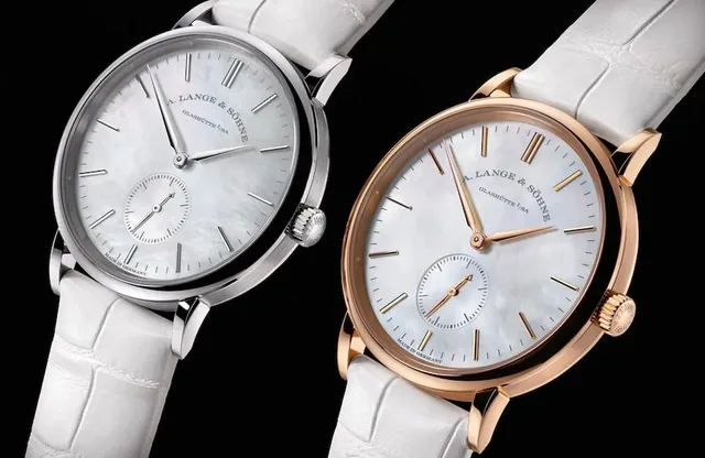 A. Lange & Söhne: Saxonia mit Perlmuttzifferblatt