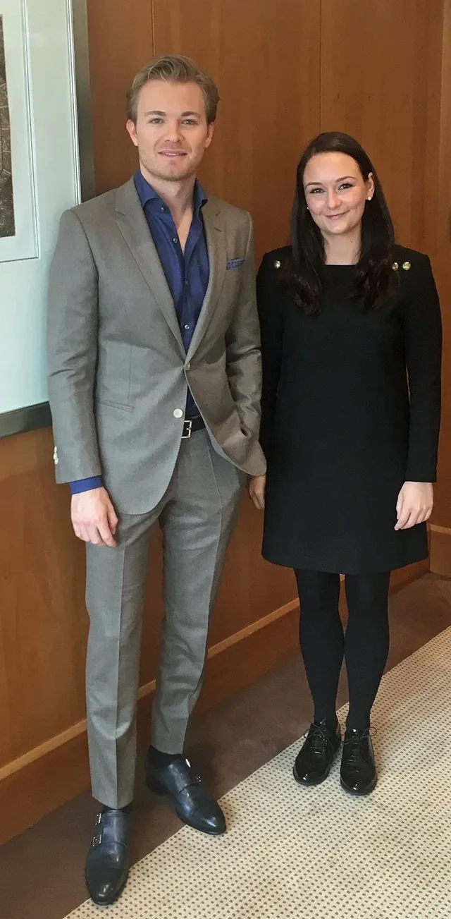 Formel-1-Weltmeister Nico Rosberg und Melanie Feist, verantwortliche Online-Redakteurin von Watchtime.net