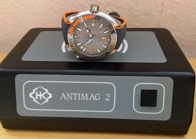 Eine Entmagnetisierung ist bei der Omega Seamaster Planet Ocean 600 M Co-Axial Master Chronometer nicht notwendig