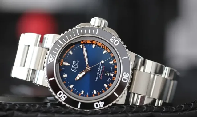 Oris: Aquis Depth Gauge Edition Chronos in der Edelstahlvariante