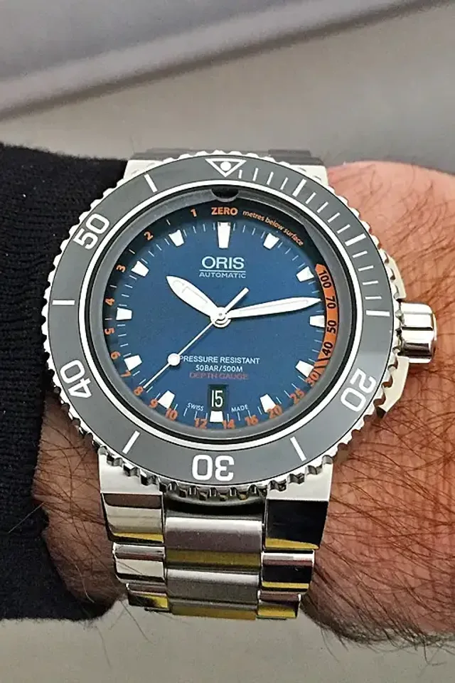 Wristshot der Oris Aquis Depth Gauge Edition Chronos