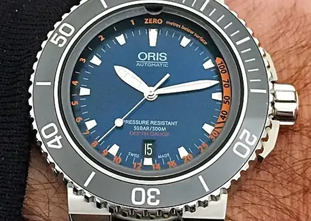 Wristshot der Oris Aquis Depth Gauge Edition Chronos