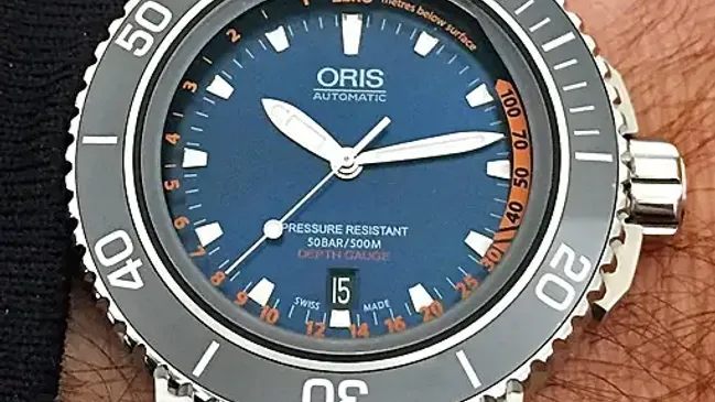 Wristshot der Oris Aquis Depth Gauge Edition Chronos