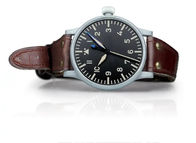 Eine historische Fliegeruhr von Stowa aus den 1940er-Jahren.