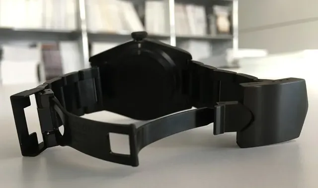 Tudor Heritage Black Bay Dark: Das Stahlband und die Faltschließe mit Sicherheitsbügel sind gut verarbeitet, die Bandglieder verschraubt statt nur verstiftet.