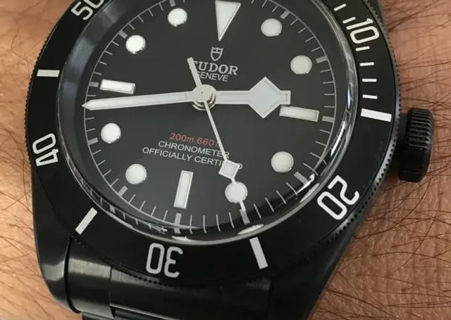 Die Tudor Heritage Black Bay Dark ist mit 170 Gramm nicht zu schwer und am Stahlband getragen kein bisschen kopflastig.