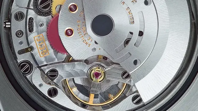 Rolex verwendet so genannte „Microstella“-Schrauben zur Veränderung des Trägheitsmoments