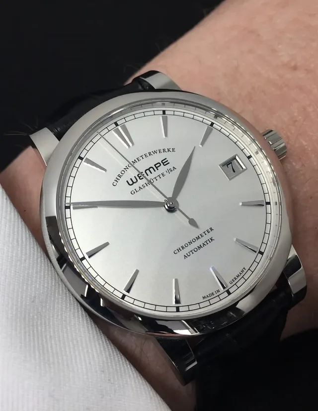 Die Wempe Chronometerwerke Automatik liegt gut am Arm.