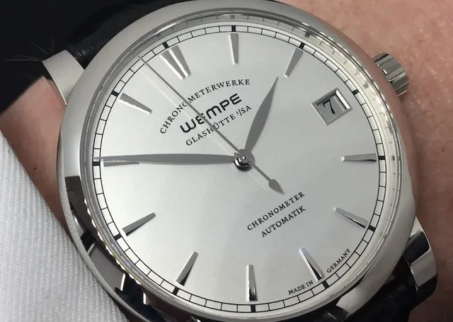 Die Wempe Chronometerwerke Automatik liegt gut am Arm.