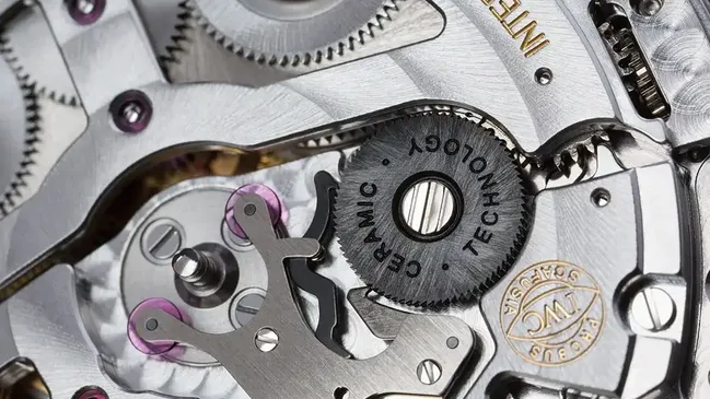 Verbessert: IWC reduziert den Verschleiß des Pellaton-Aufzugs durch mehr (schwarze) Keramik