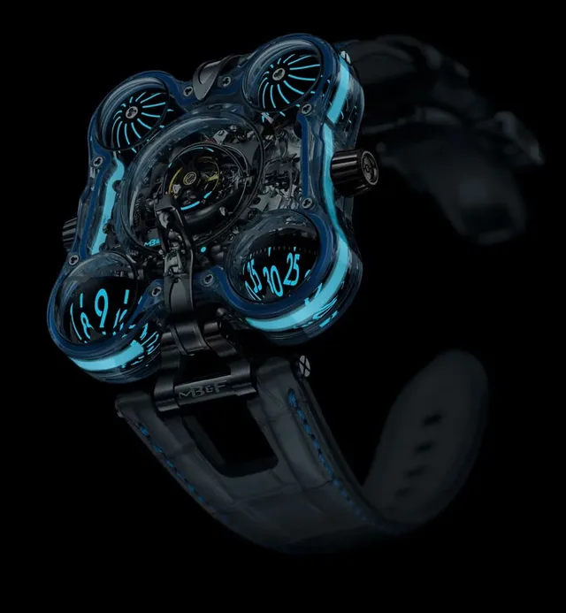 Die MB&F HM6 Alien Nation bei Nacht
