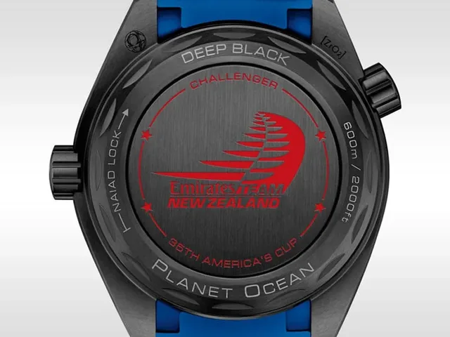 Gehäuseboden der Omega Seamaster Planet Ocean ETNZ "Deep Black" Master Chronometer