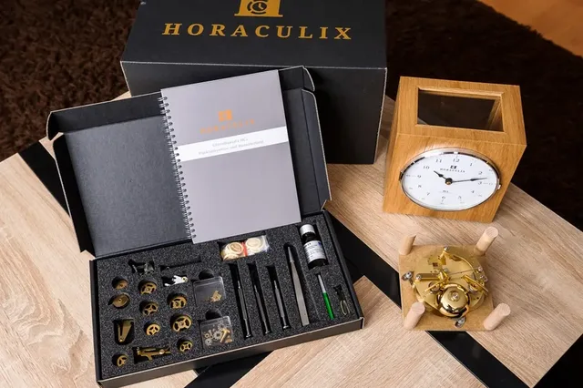 Horaculix HC1: Der Lieferumfang des Uhrenbausatzes