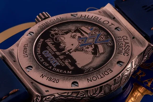 Gravur auf dem Gehäuseboden der Hublot Classic Fusion Fuente 20th Anniversary Special Edition
