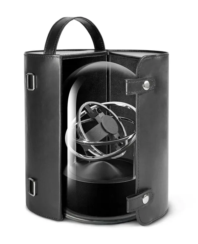 Uhrenbeweger von Bernard Favre:  Der Planet double-axis wird mit Lederetui geliefert