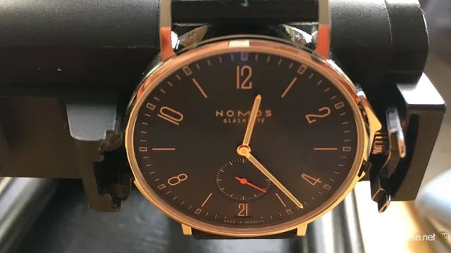 Lage: 12H - 12 Uhr oben, entspricht der Position "Krone rechts"