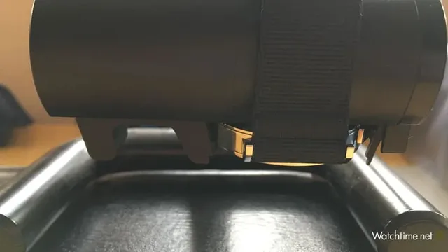 Lage: Zifferblatt unten, demonstriert auf der Zeitwaage