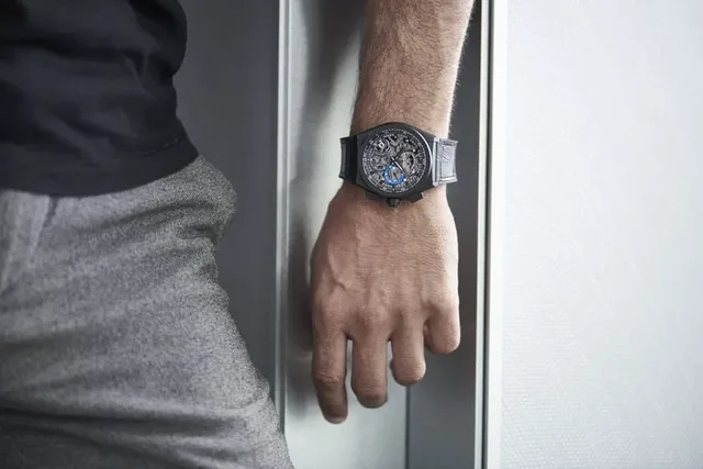 Position: 9 Uhr oben, Krone unten, sehr relevant in der Praxis, beim Laufen