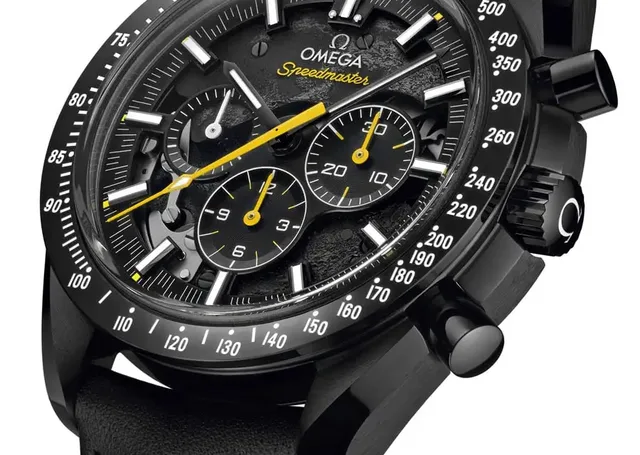 Omega: Speedmaster Dark Side of the Moon Apollo 8 mit geöffnetem Zifferblatt