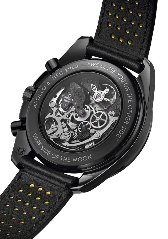 Omega: Speedmaster Dark Side of the Moon Apollo 8 von der Uhrwerkseite aus betrachtet
