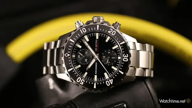 Der R5-Chrono von Rüschenbeck ist bis zu einem Druck wasserdicht, wie er in 5oo Metern Tiefe herrscht.