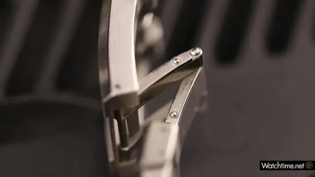 Die Sicherheitsfaltschließe des Rüschenbeck R5-Chrono ist massiv gerabeitet.