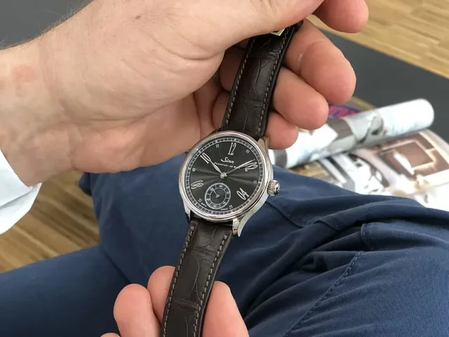 Sinn Spezialuhren: 6200WG Meisterbund I mit Weißgoldgehäuse