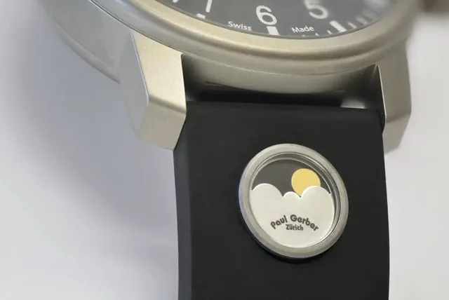 Paul Gerber: EPR 52 Micro-Mondphase, integriert im Armband