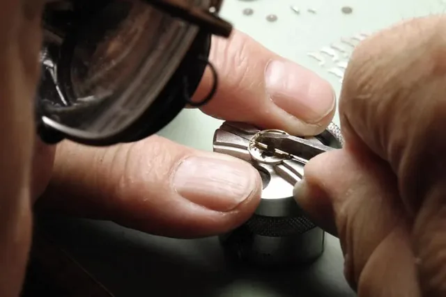 Paul Gerber: Herstellung der EPR 52 Micro-Mondphase