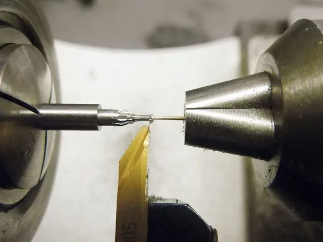 Paul Gerber: Herstellung der EPR 52 Micro-Mondphase