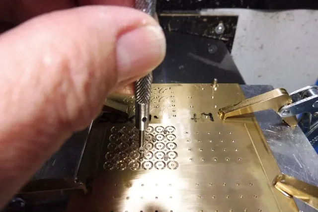 Paul Gerber: Herstellung der EPR 52 Micro-Mondphase