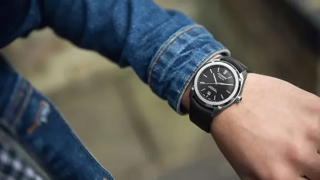 Formex: Essence Automatic Chronometer Black