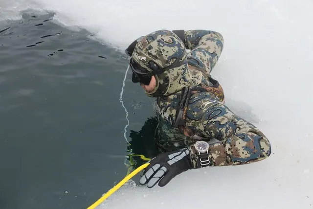 Sinn Spezialuhren: U212 im Dauertest, Eistauchen in Tirol