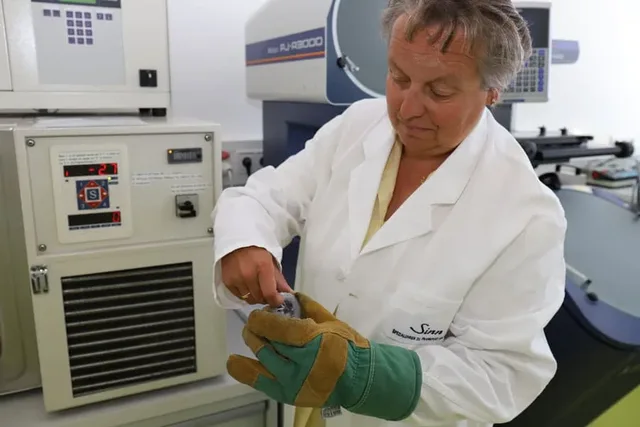 Sinn Spezialuhren: U212 im Dauertest, Kältetest im Eisschrank