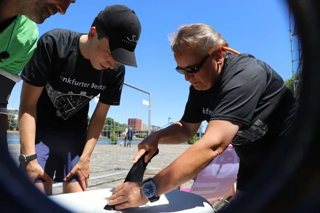 Sinn Spezialuhren: U212 im Dauertest, Stand-Up-Paddeln auf dem Main