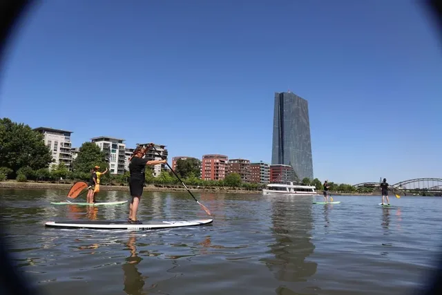 Sinn Spezialuhren: U212 im Dauertest, Stand-Up-Paddeln auf dem Main