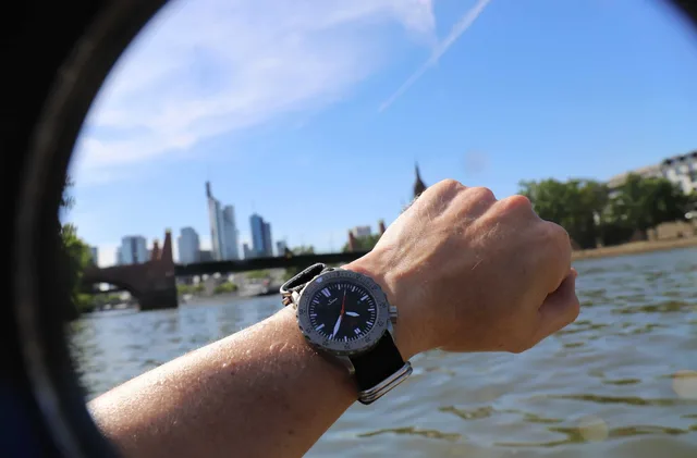 Sinn Spezialuhren: U212 im Dauertest, Stand-Up-Paddeln auf dem Main