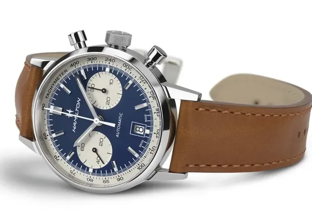 Hamilton: Intra-Matic Auto Chrono mit blauem Zifferblatt und cremefarbenen Totalisatoren