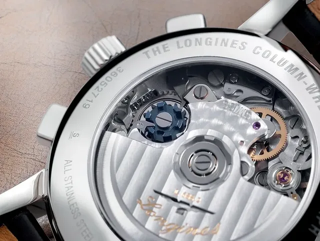 Unter anderem Longines verwendet ein gebläutes Schaltrad zur Chronographensteuerung