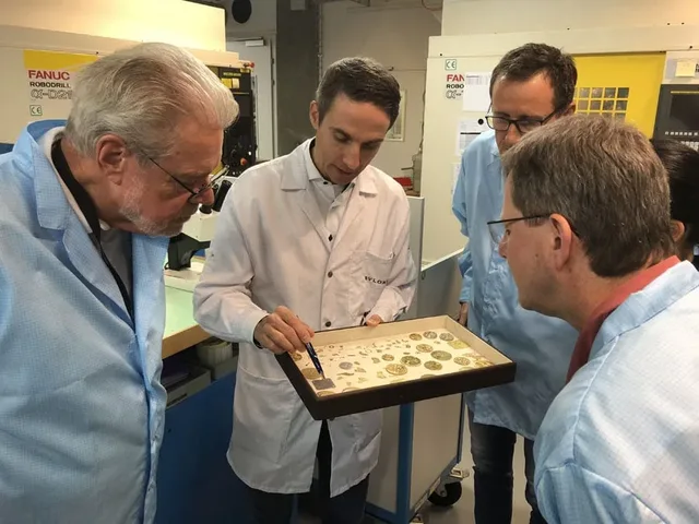 Chronos-Leserreise Genf 2019: Erklären einzelner Werkbestandteile bei Bulgari