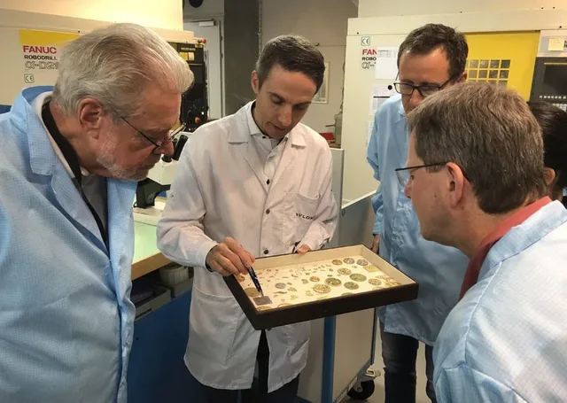 Chronos-Leserreise Genf 2019: Erklären einzelner Werkbestandteile bei Bulgari