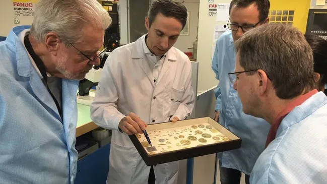 Chronos-Leserreise Genf 2019: Erklären einzelner Werkbestandteile bei Bulgari