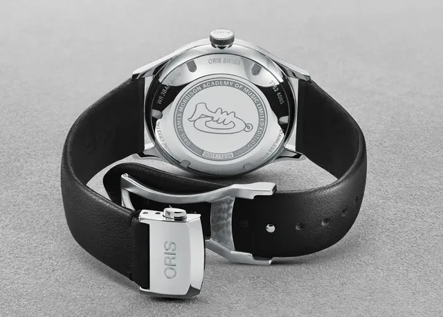 Oris James Morrison AoM Limited Edition: Gehäuserückseite mit Gravur