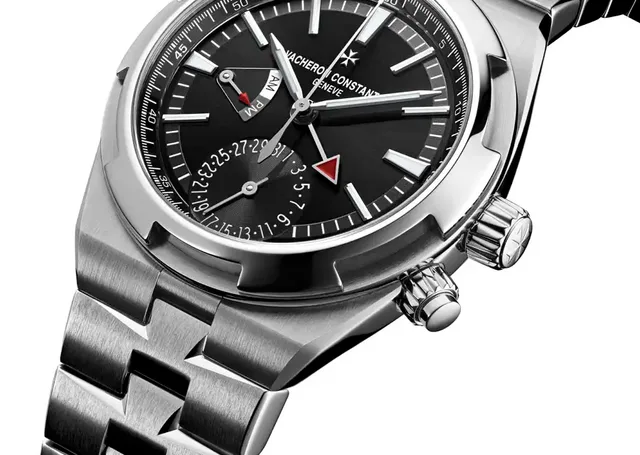 Vacheron Constantin: Overseas Dual Time Back to black mit schwarz lackiertem Zifferblatt