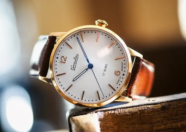 Circula: Heritage Handaufzug in Rotgold mit P.U.W.-Uhrwerk (limitiert auf 499 Stück)