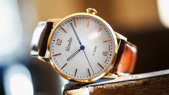 Circula: Heritage Handaufzug in Rotgold mit P.U.W.-Uhrwerk (limitiert auf 499 Stück)