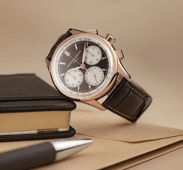 Frederique Constant: Flyback Chronograph Manufacture mit roségoldplattiertem Gehäuse und braunem Zifferblatt