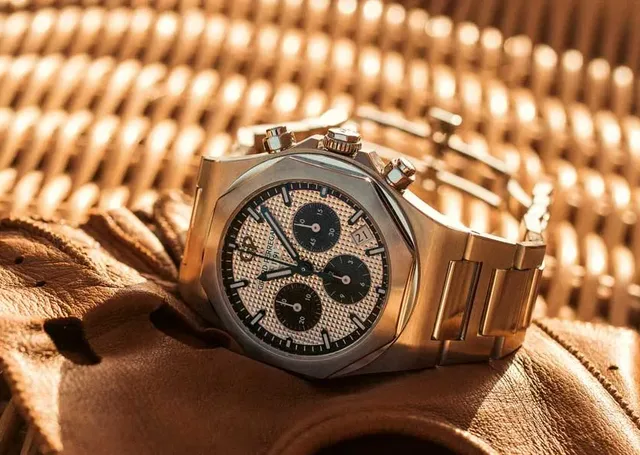 Girard-Perregaux: Laureato Chronograph