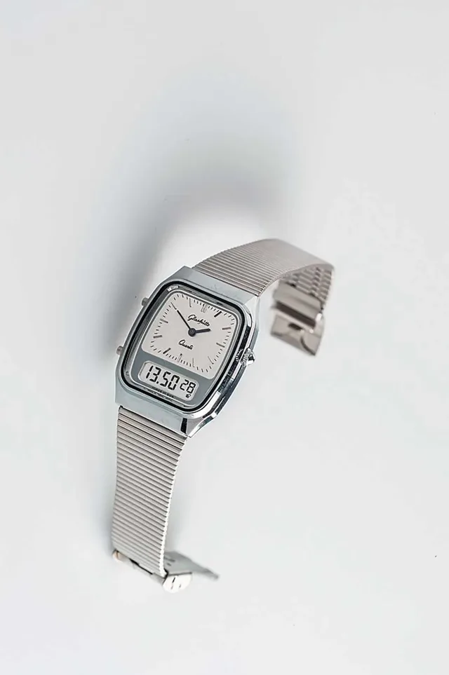 Erste Quarz-Armbanduhr aus Glashütte : Quarz-Hybrid Kaliber 1-18.