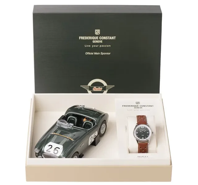 Die Frederique Constant Vintage Rally Healey Automatic wird in einer Sammelbox mit Miniaturauto geliefert